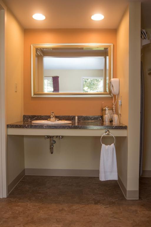 Colonnade Inn Lyndonville Kültér fotó