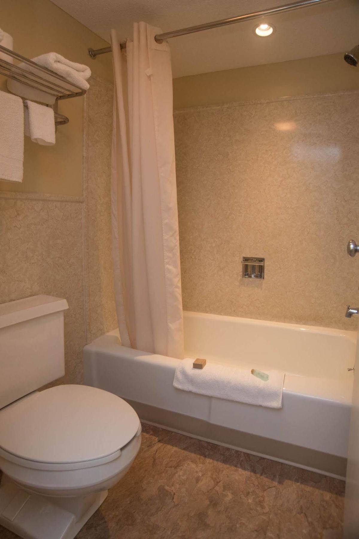 Colonnade Inn Lyndonville Kültér fotó