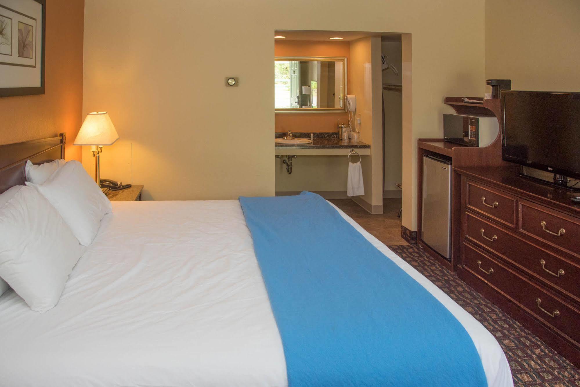 Colonnade Inn Lyndonville Kültér fotó